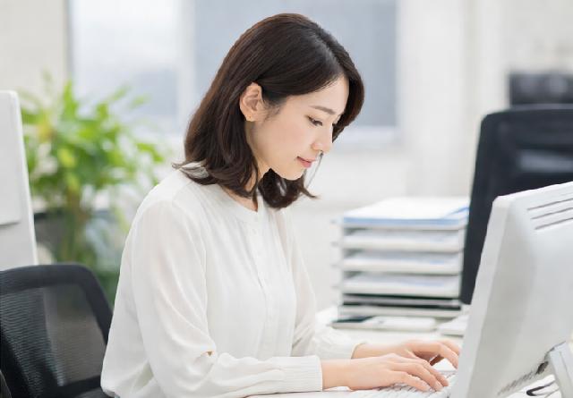 献立管理事務（事業拡大中の給食委託企業）